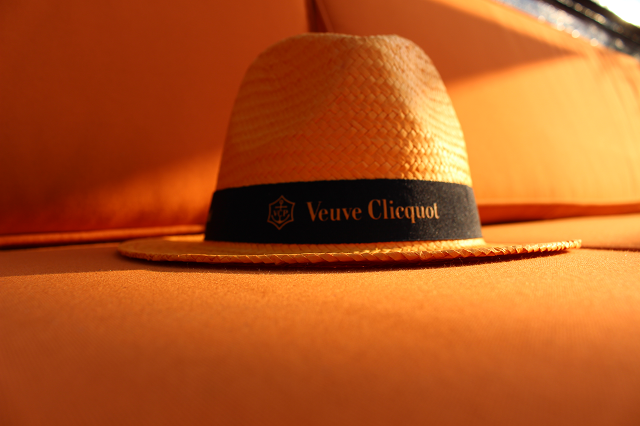 Veuve hat on bench