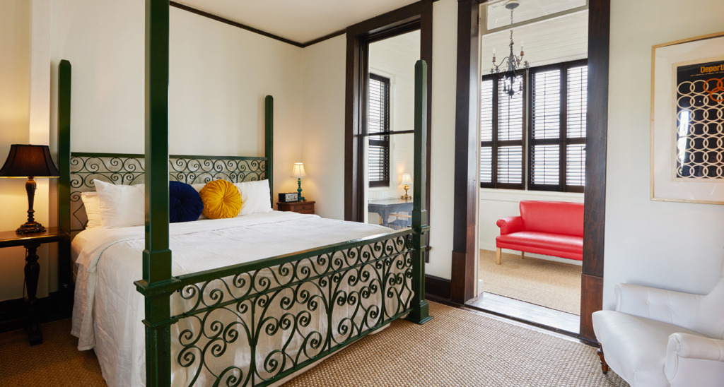 Hotel Havana-king-suite- green bed
